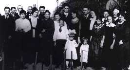 Gathering of the California Dontanville / Dondanvilles on 
the occasion of the visit of Dan (1.6) and Mary Ellen 
Dondanville and their daughter Ellie and son-in-law Dr. William Fread to Los Angeles, 1921.