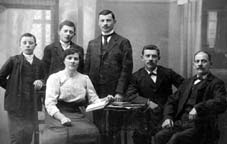 Alphonse (right) with his children , (from left): Cyril (24.6) Auguste (24.5), Ernest (24.2), Aloysius (24.1), and
Odile (24.3).Taken in Ville just prior to Ernest's departure fo the United States in 1913.